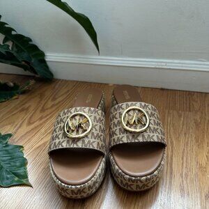 Michael Kors size 10 Sandals NWT